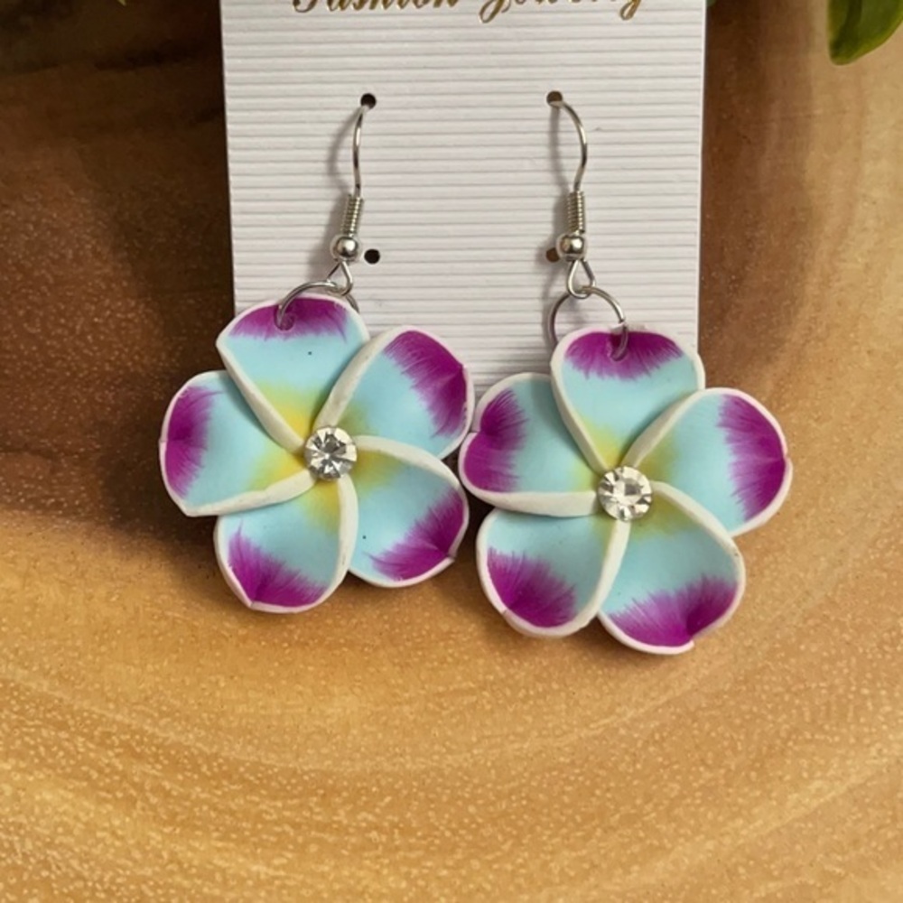 Beautiful Plumeria Earrings NEW